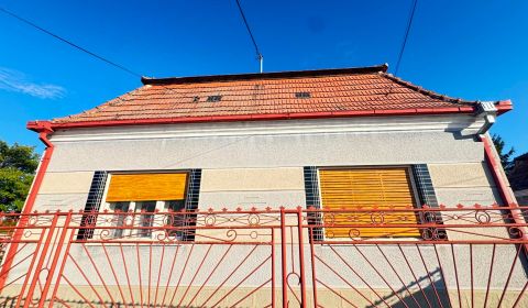 Predám dom s veľkým pozemkom vo Dvoroch nad Žitavou