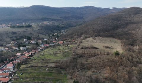 Ponúka na predaj stavebný pozemok, okres Žarnovica