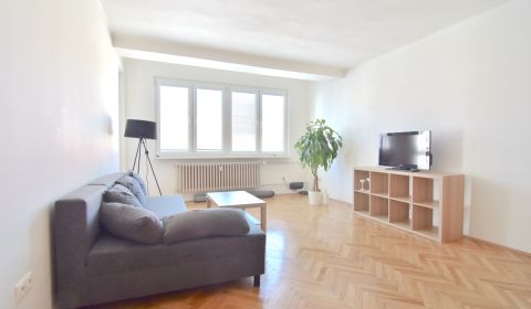 PALISÁDY - 1,5-i byt, 58 m2 - loggia, v obľúbenej lokalite PRI HRADE