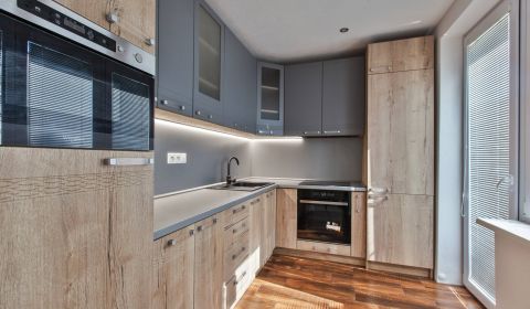 REZERVOVANÝ:  2 izbový byt s balkónom a pivnicou, Bystrický rad, Zvol