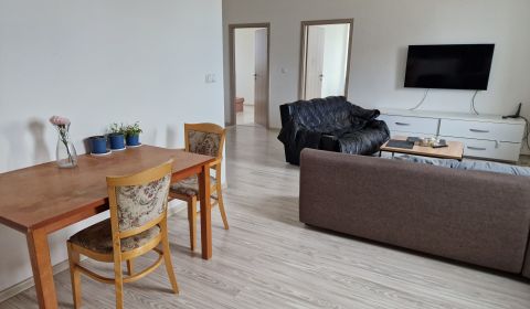 PRENÁJOM - 3izbový byt s parkovaním na Šamorínskej ulici v Senci 
