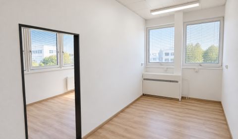 Prenájom – dvojkancelária 28 m², Pyramída, Komárno