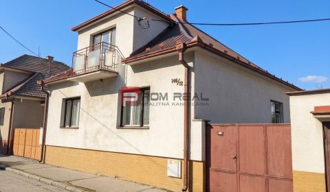 Rodinný dom so záhradou, zateplený, nová strecha, Piešťany