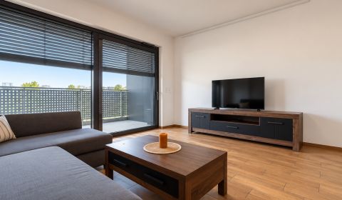 Zariadený 2i byt s 2 balkónmi a parkovaním, Ružinov