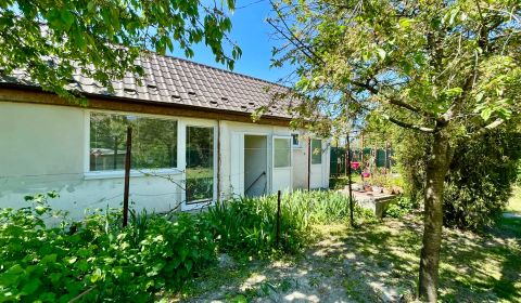 Celoročne obývateľný dom s pozemkom 521 m2, Komárno- Nová Stráž