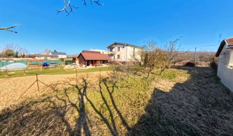 Stavebný pozemok 624 m² v tichej lokalite na skok od Nitry !
