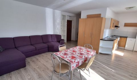 PREDAJ: 2 izbový tehlový byt, 54 m2, kompletná rekonštr.  - KOMÁRNO
