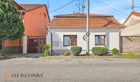 Na predaj 4-izb.rodinný dom vo vyhľ. lokalite, Komárno