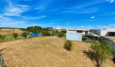 Užívanie a relax: záhrada s výmerou 444 m² v Nitre !!