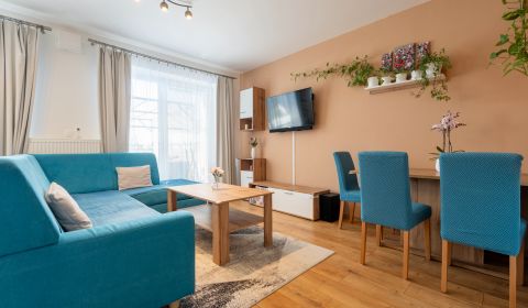 3-izbový byt s 49 m²  terasou a dvoma parkovacími miestami v cene