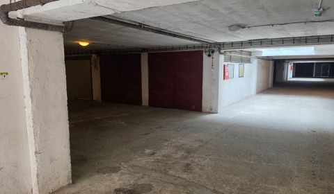 PÚPAVOVÁ, samostatná garáž v garážovom dome – MIMORIADNA PONUKA