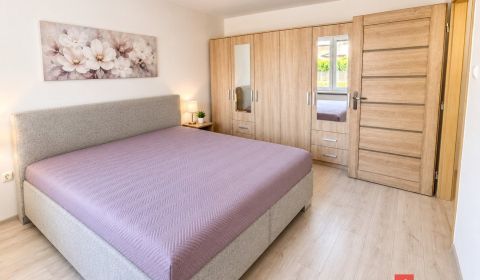 Znížená cena ! NA PREDAJ  2-IZBOVÝ PRIESTRANNÝ BYT 60 m2, TRNAVA , ZEL