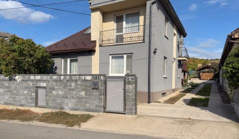6-IZBOVÝ RODINNÝ DOM S BAZÉNOM A ALTÁNKOM, KOŠICKÁ POLIANKA