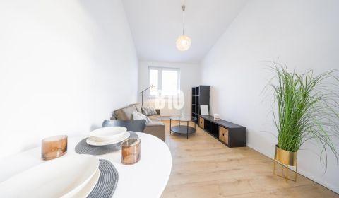 22 M² TERASA | KOMPLETNE ZARIADENÝ 2-IZBOVÝ BYT LEN PÁR MINÚT OD TRNAV