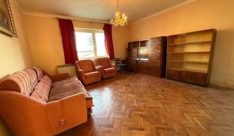 Na predaj , rodinný dom , 4 izby , veľký pozemok , Černík