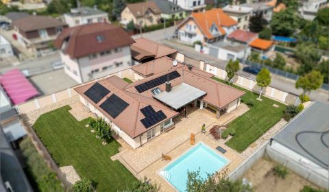 PREDAJ Rodinný dom s bazénom a dvojgarážou, Trnava – Tulipán