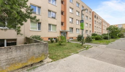 Na predaj 4-izbový byt s veľkou loggiou, Karlova Ves – Fadruszova ul