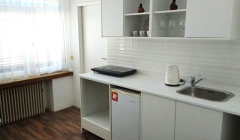 Klasický dvojizbový byt v tehlovej bytovke v Starom Meste, Bratislava
