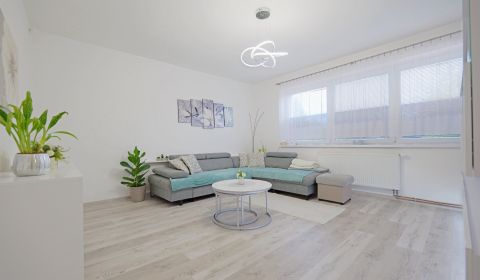 Veľký 4i BYT s výmerou rodinného domu - Rajec