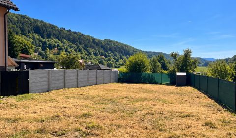 Na predaj pozemok s projektom a stavebným povolením- Sebedín-Bečov