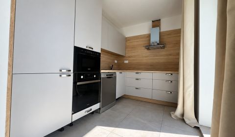 PRENÁJOM | Moderný 2-izbový byt s balkónom a parkovaním – SL