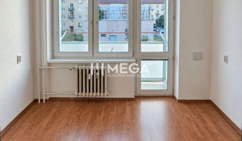 NA PREDAJ 2-izbový zrekonštuovaný byt s balkónom  v Humennom