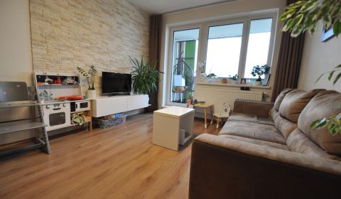 3-IZBOVÝ TEHLOVÝ BYT V DUBNICI NAD VÁHOM | 68 m² | BALKÓN | VLASTNÉ KÚ