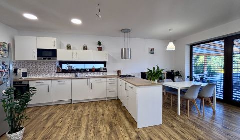 MODERNÝ 4-IZBOVÝ DOM | 211 m² | SMART TECHNOLÓGIE | KRAKOVANY