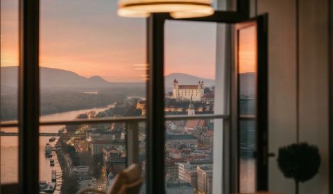EUROVEA TOWER 3i, výhľad na hrad, 131m2, 37 p. LUX