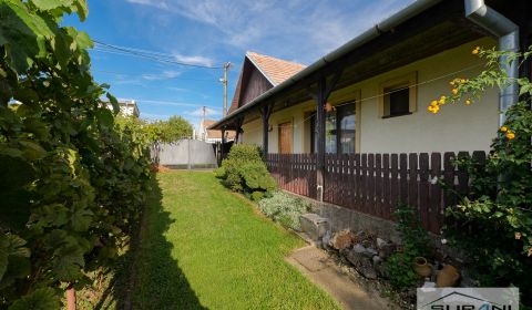 Starší rodinný dom s veľkou záhradou v obci Štefanová | okres Pezinok