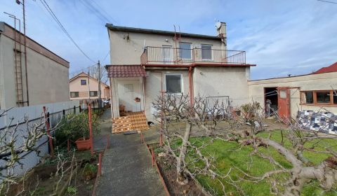 NA PREDAJ 6 izbový rodinný dom v obci Hrušovany 