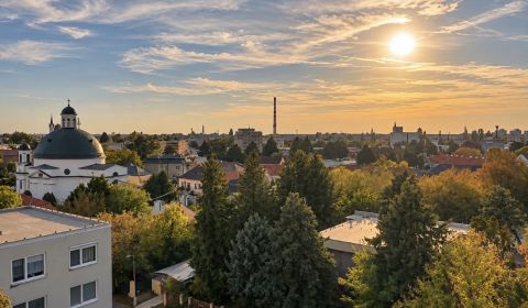 REZERVOVANÝ 