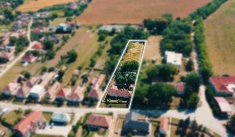 INVESTIČNÁ PRÍLEŽITOSŤ- pozemok 3 200 m² s rodinným domom, Čermany