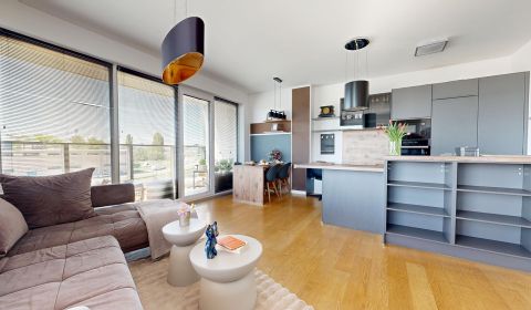 RIVERS |  Dizajnový 3-izbový byt s parkovaním v DOWNTOWNE