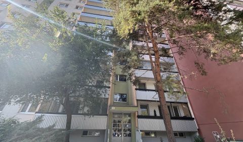 Predaj: 1i-byt v Dúbravke s veľkým balkónom (32m2+6m2),ul.L.Zubka