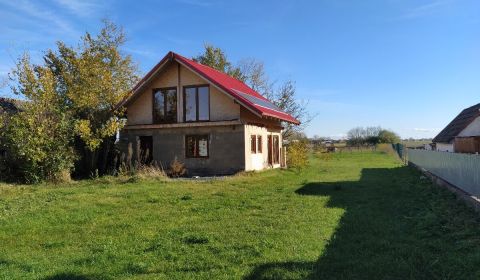 Bývanie aj podnikanie na jednom mieste: Veľký pozemok Dunajská Streda