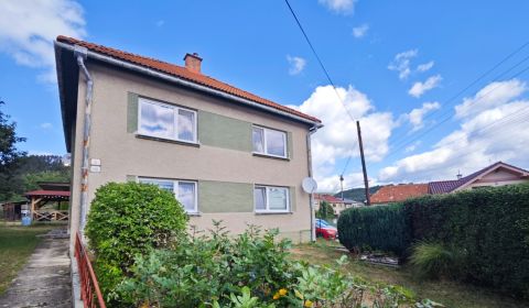 PRIESTRANNÝ RODINNÝ DOM PO REKONŠTRUKCII s pozemkom 1.113 m² 