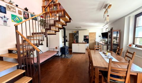 Priestranný 6-izbový dom na pozemku 872 m² – Častá