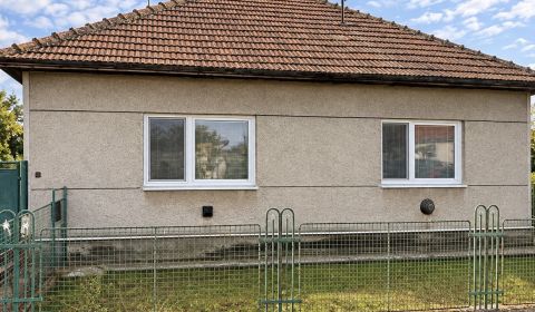 RODINNÝ DOM V PÔVODNOM STAVE NA POZEMKU 1 430 m² – KOVARCE