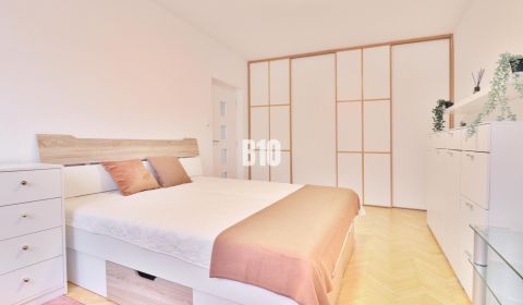 PRENÁJOM: 2-izbový byt (58 m²) v centre s balkónom a kompletnou infraš