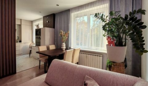 IBA U NÁS! LUXUSNÝ zrekonštruovaný dvojizbový byt, Beckovská, Trenčín