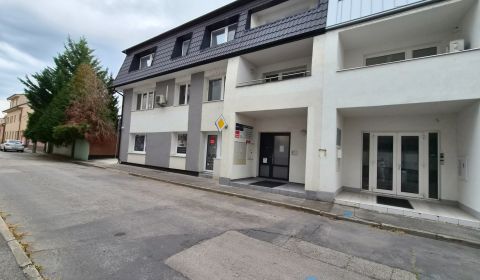 Moderný dvojizbový byt s loggiou a vlastným parkovaním