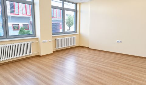 Kancelária s jedným parkovacím miestom v centre Žiliny