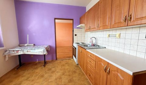 Na predaj 3-izbový byt vhodný na rekonštrukciu, Lúky, Vráble, 75m2