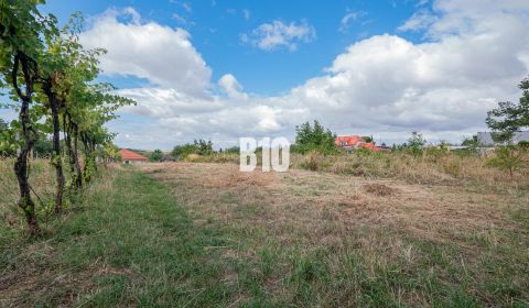 Stavebný pozemok,  1 100 m², IS na pozemku  | Nitra – Klokočina