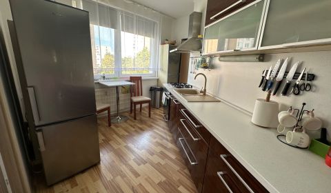 Na predaj 3-izbový priestranný byt Levice, 84m2
