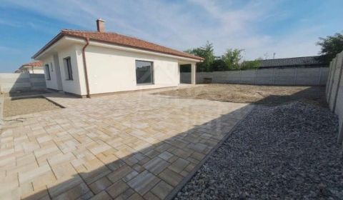 4-izbová novostavba RD, na pozemku 530 m2, 30 km od Bratislavy na pred