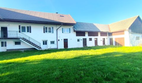 DVOJGENERAČNÝ DOM S DVOMI BYTOVÝMI JEDNOTKAMI A ODDELENÝMI VCHODMI S K