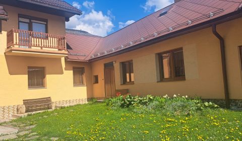EXKLUZÍVNA PONUKA: RODINNÝ DOM PLUS 2 APARTMÁNY, DVE GARÁŽE, S VÝHĽADO