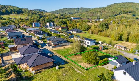 Slnečný rovinatý pozemok na výstavbu rodinného domu – Lednické Rovne